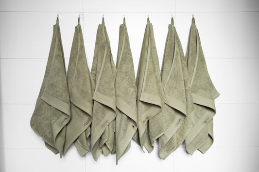 LUXE KATOEN | 700 gsm | Handdoek | Fog Green