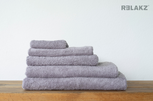 BASIC KATOEN | 550 gsm | Handdoek | Glacier Grey