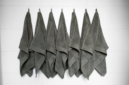 LUXE KATOEN | 700 gsm | Handdoek | Oil Green