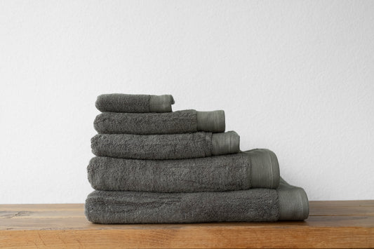 LUXE KATOEN | 700 gsm | Handdoek | Oil Green