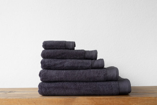 LUXE KATOEN | 700 gsm | Handdoek | Steel Grey