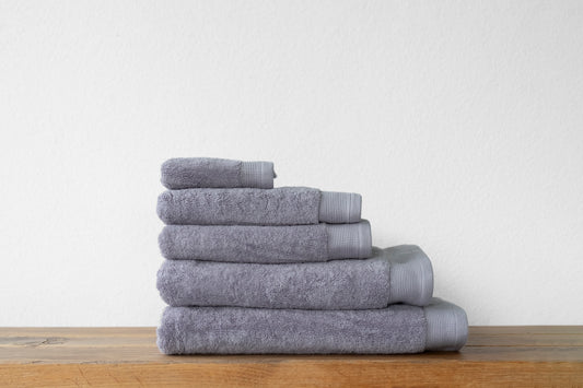 LUXE KATOEN | 700 gsm | Handdoek | Glacier Grey